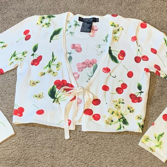 Long sleeve, falling cherries sweater, with front tie. Size M, from RAMPAGE - Picture 2 of 10
